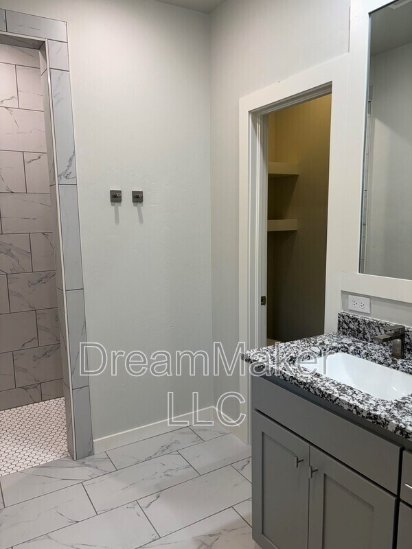 Building Photo - 1024 Varenna Ln