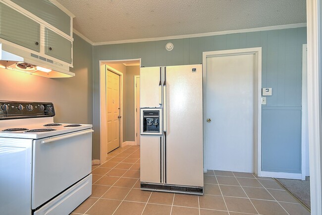 Building Photo - 1408 W College St