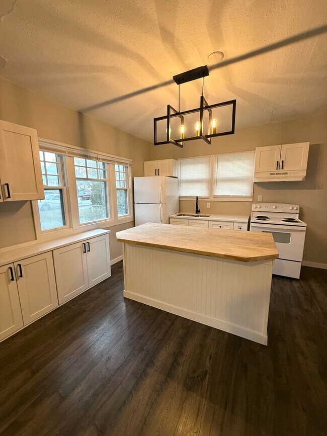 Building Photo - Monroe 1 Bedroom Home