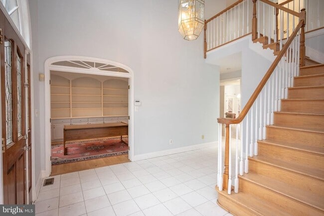 Building Photo - 9700 Grenadier Ct