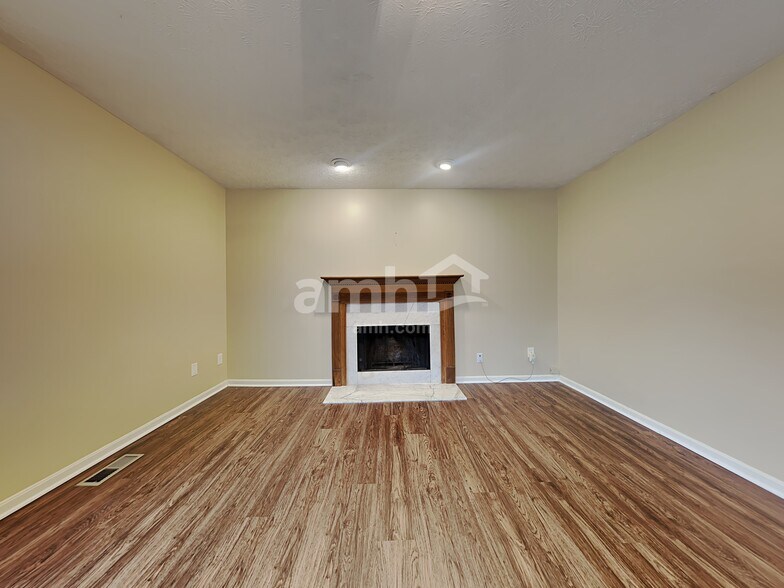 Building Photo - 7 Flamingo Ct