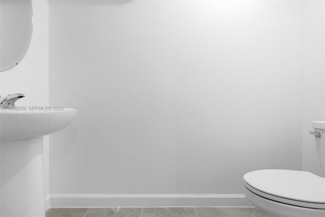 Building Photo - 2705 SE 25th Ave