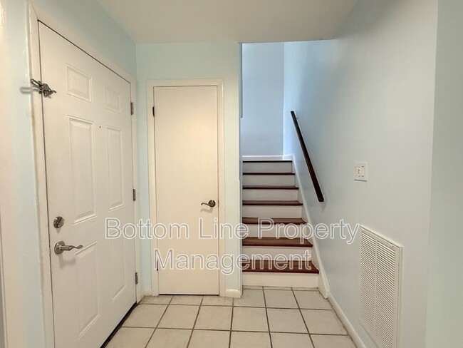 Building Photo - 7838 Hummingbird Ln