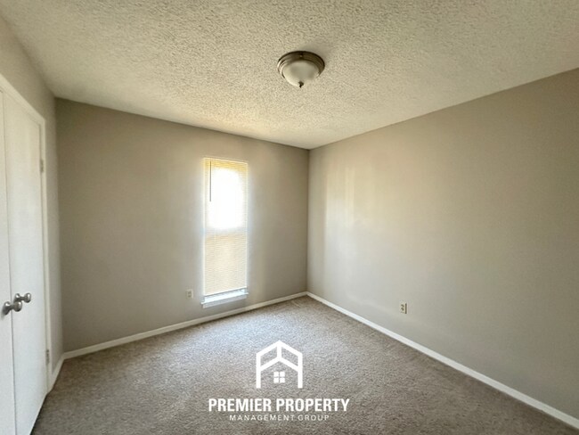 Building Photo - Move-In Ready 4BR Memphis Home w/ Hardwood Floors & Fenced Backyard