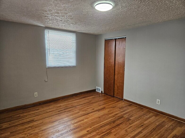 Master Bedroom - 125 29th St NE