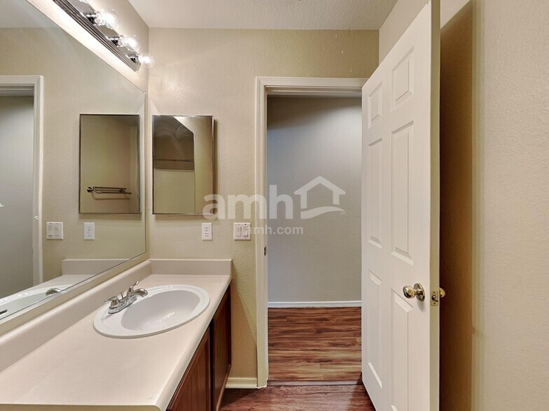 Building Photo - 25788 W Nancy Ln