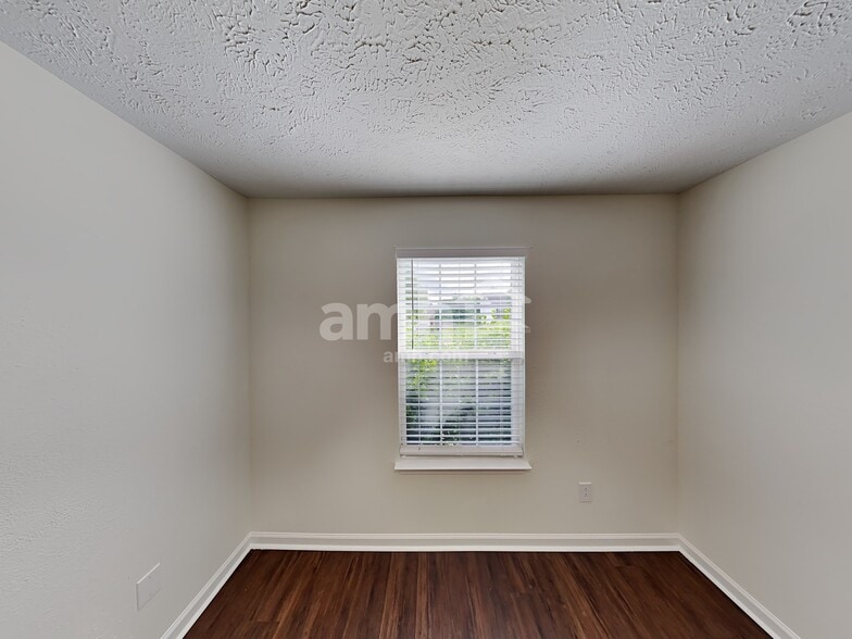 Building Photo - 1856 Portview Dr