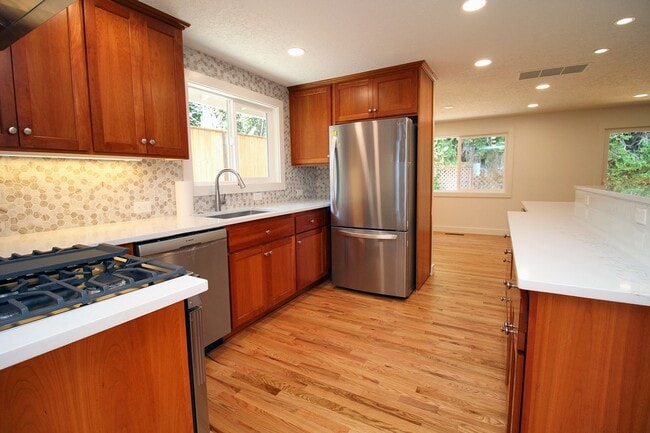 Building Photo - 14155 SW Red Haven Dr