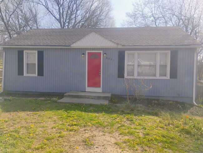 Building Photo - Cozy 2BR Home in KC Northland – Fully Fenced Yard & Fresh Updates