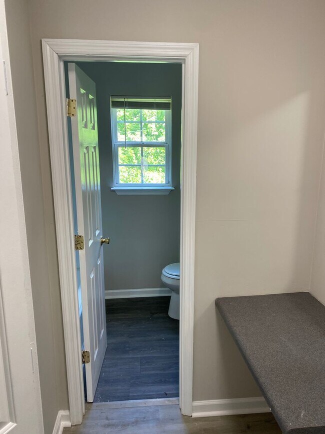 Building Photo - Freshly Renovated 3BR/2BA Home Just 15 Minutes from Downtown Chattanooga!