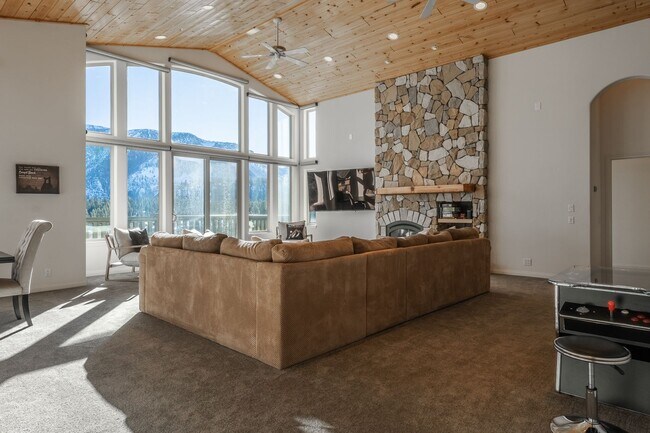 Building Photo - Mountain View Haven