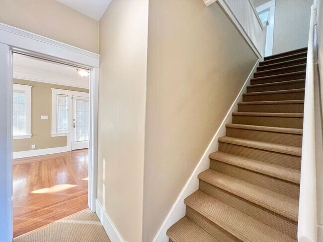 Building Photo - Charming Bluff Park Studio – Bright, Private, and Move-In Ready!