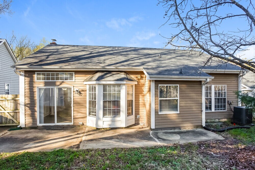 Building Photo - 2112 David Earl Dr