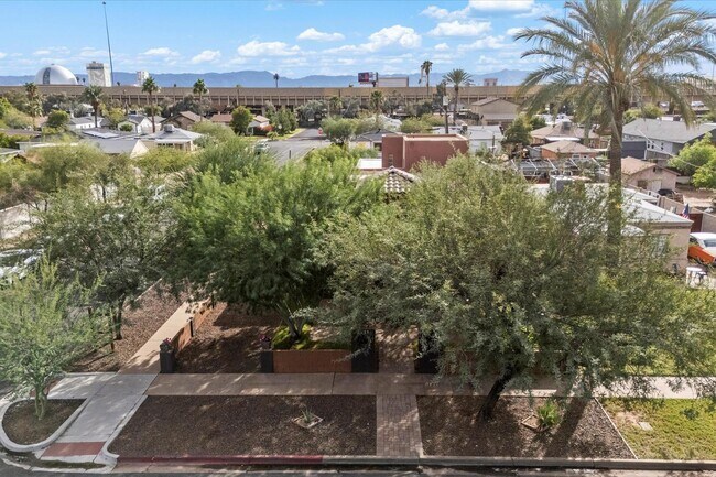 Building Photo - 1629 W Willetta St