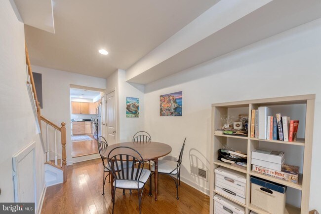 Building Photo - 303 S Washington St