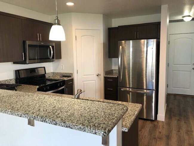 Building Photo - Mountain Vista Townhome