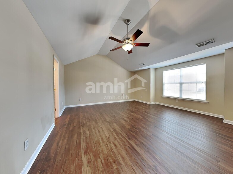 Building Photo - 1528 Pebble Ridge Dr