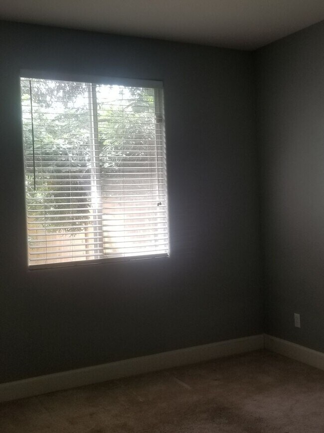 Building Photo - Nice single level Lincoln Crossing Home on...