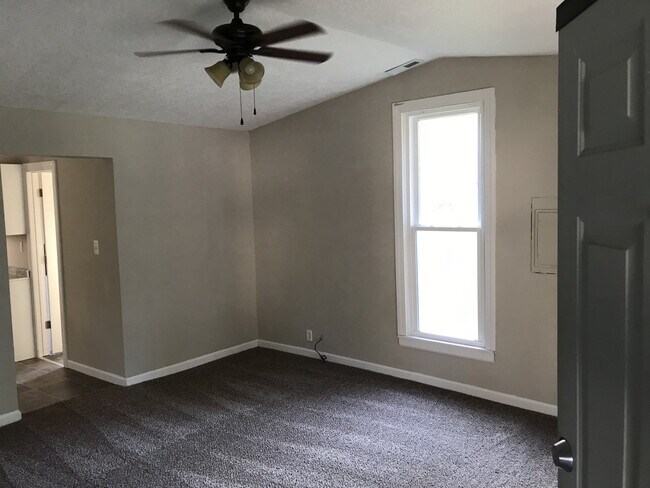 Building Photo - Lane St