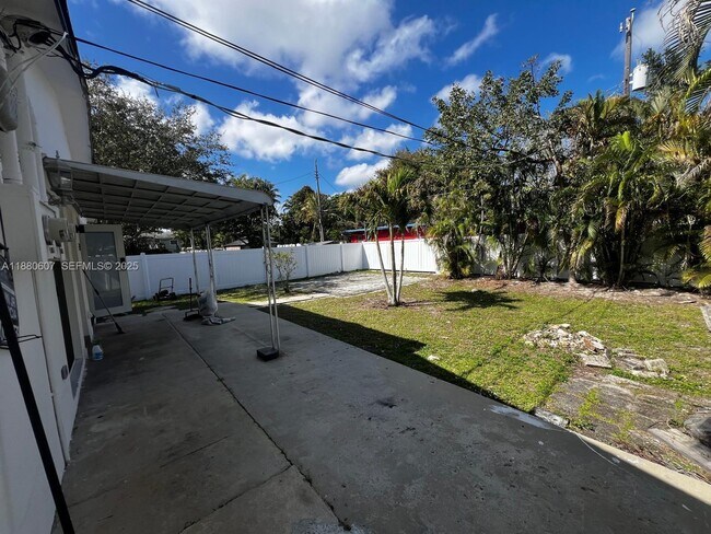 Building Photo - 222 SW 8th St