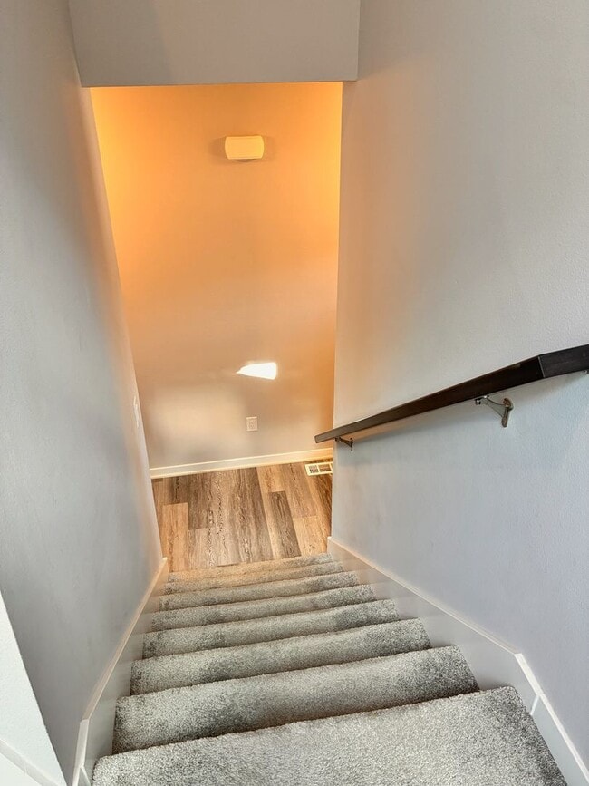 Building Photo - Spacious 3BR 2.5ba house in Urbandale, available NOW!