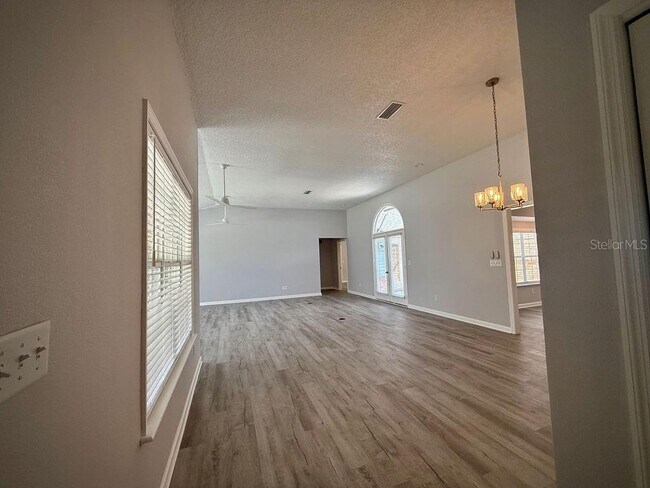 Building Photo - 2410 S Glen Eagles Dr