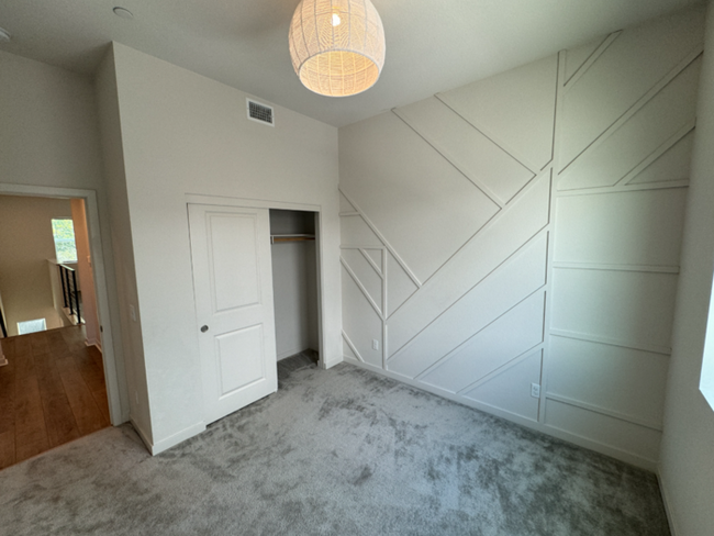 Building Photo - Luxurious 3 Bedroom 2 Bathroom Townhome in...