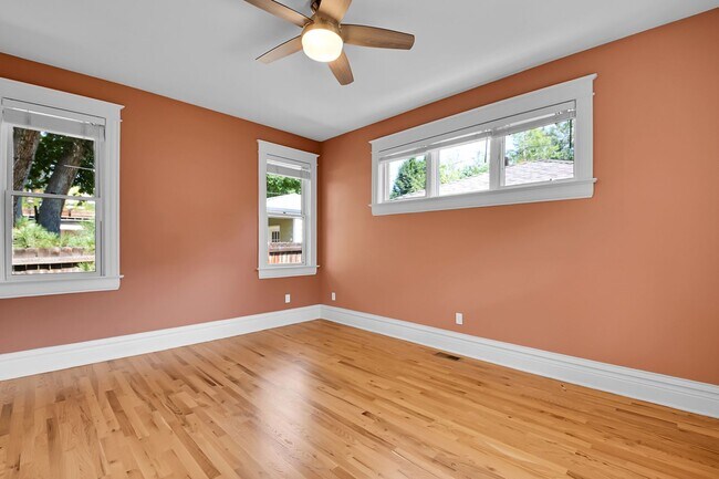 Building Photo - ONE block to OBSERVATORY PARK! great DU lo...