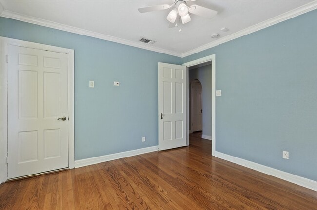 Building Photo - 7115 La Vista Dr