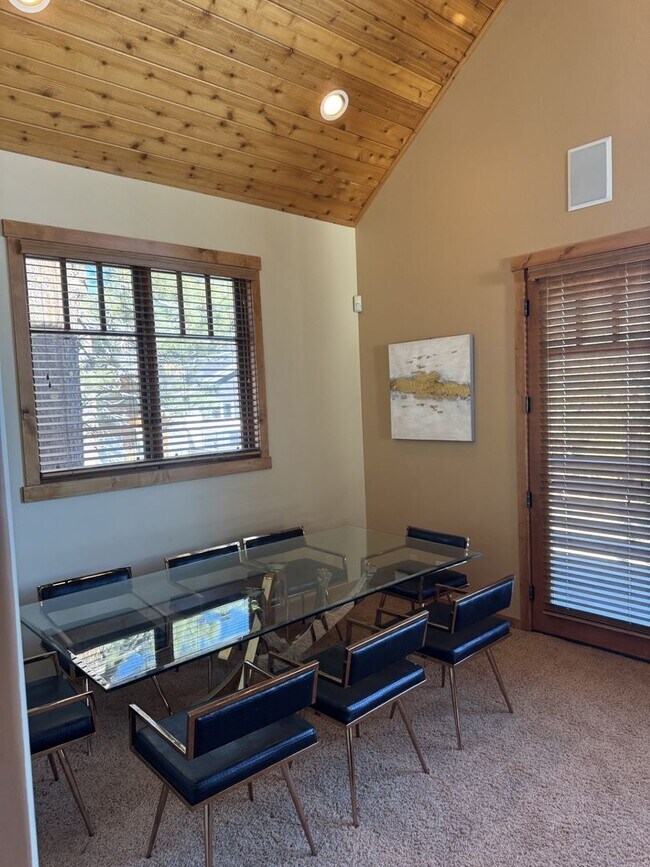 Building Photo - Luxury 5-Bedroom, 6-Bathroom Mountain Retreat – Hot Tub, Fireplaces, & More!