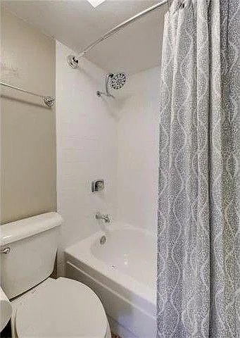 Building Photo - 8888 Tallwood Dr