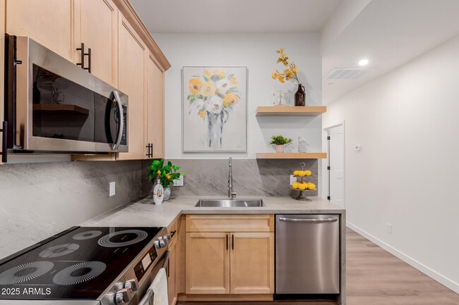 Building Photo - 12005 N Panorama Dr