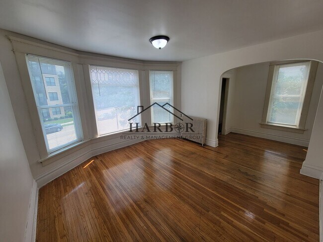 Building Photo - 711 1st Dr NW