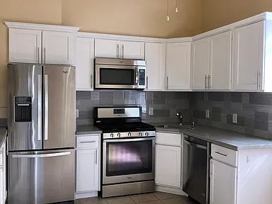 Building Photo - "Charming 2-Bed, 2-Bath Sanctuary in the Heart of San Francisco!"