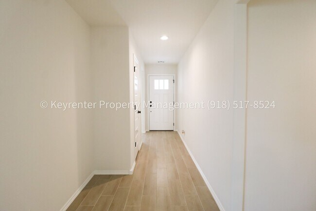 Building Photo - 3 Bed | 2 Bath in Owasso!