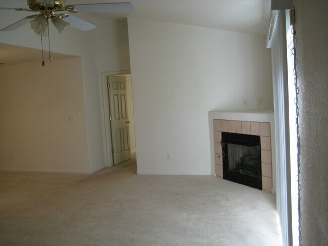 Building Photo - 5122 W 11th St