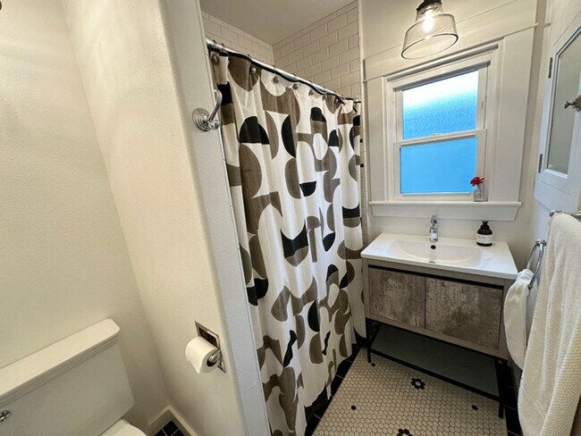 Building Photo - 3 Bdrm/2 Bath Mid-Century Home in Golden Hills Neighborhood of Fullerton