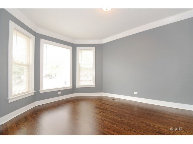Large Master Bedroom walk-closet - 4573 N Elston Ave