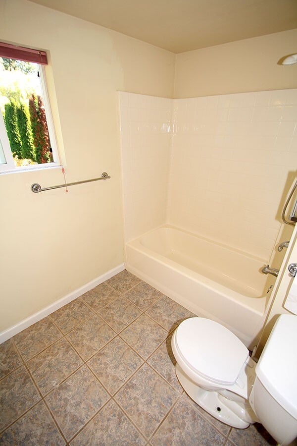 Building Photo - UPDATED & WELL MAINTAINED 3 BED, 2 BATH SE...