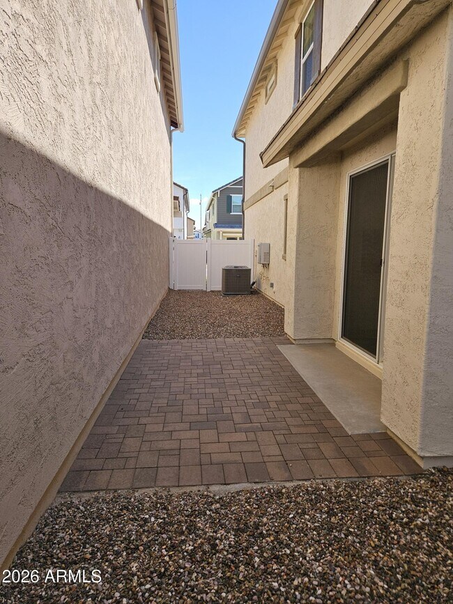 Building Photo - 3357 S Primrose