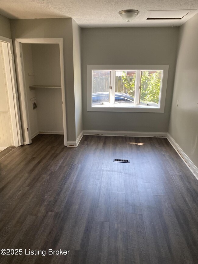 Building Photo - 3603 Cedarwood Way