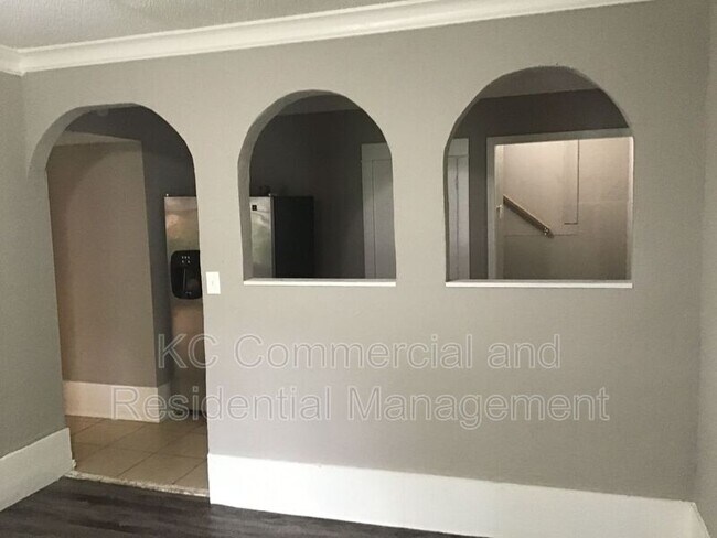 Building Photo - 107 Clinton Pl