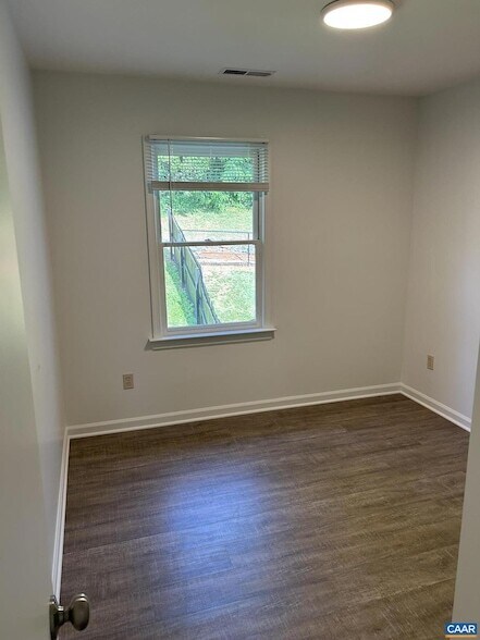 Building Photo - 943 Rives St