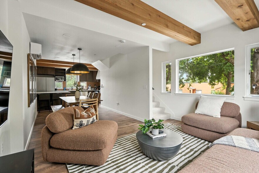 Building Photo - 925 NE 23rd Ave