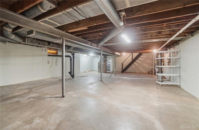 Building Photo - 318 E Central Ave