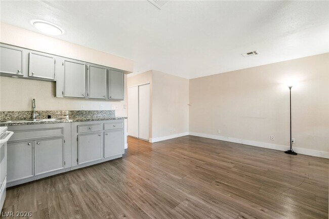 Building Photo - 4300 N Lamont St