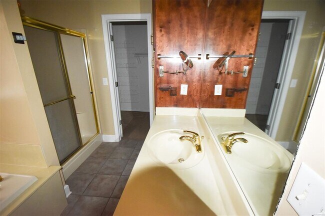 Building Photo - 709 Yellowstone Dr
