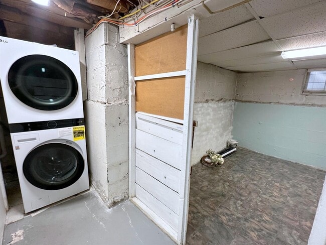 Building Photo - 19 Whitney Ave