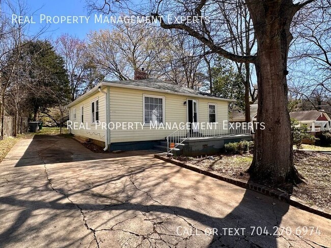 Building Photo - 3115 Amay James Ave