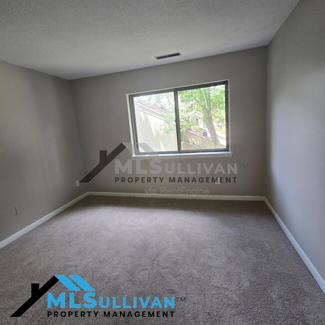 Building Photo - 4100 Five Oaks Dr